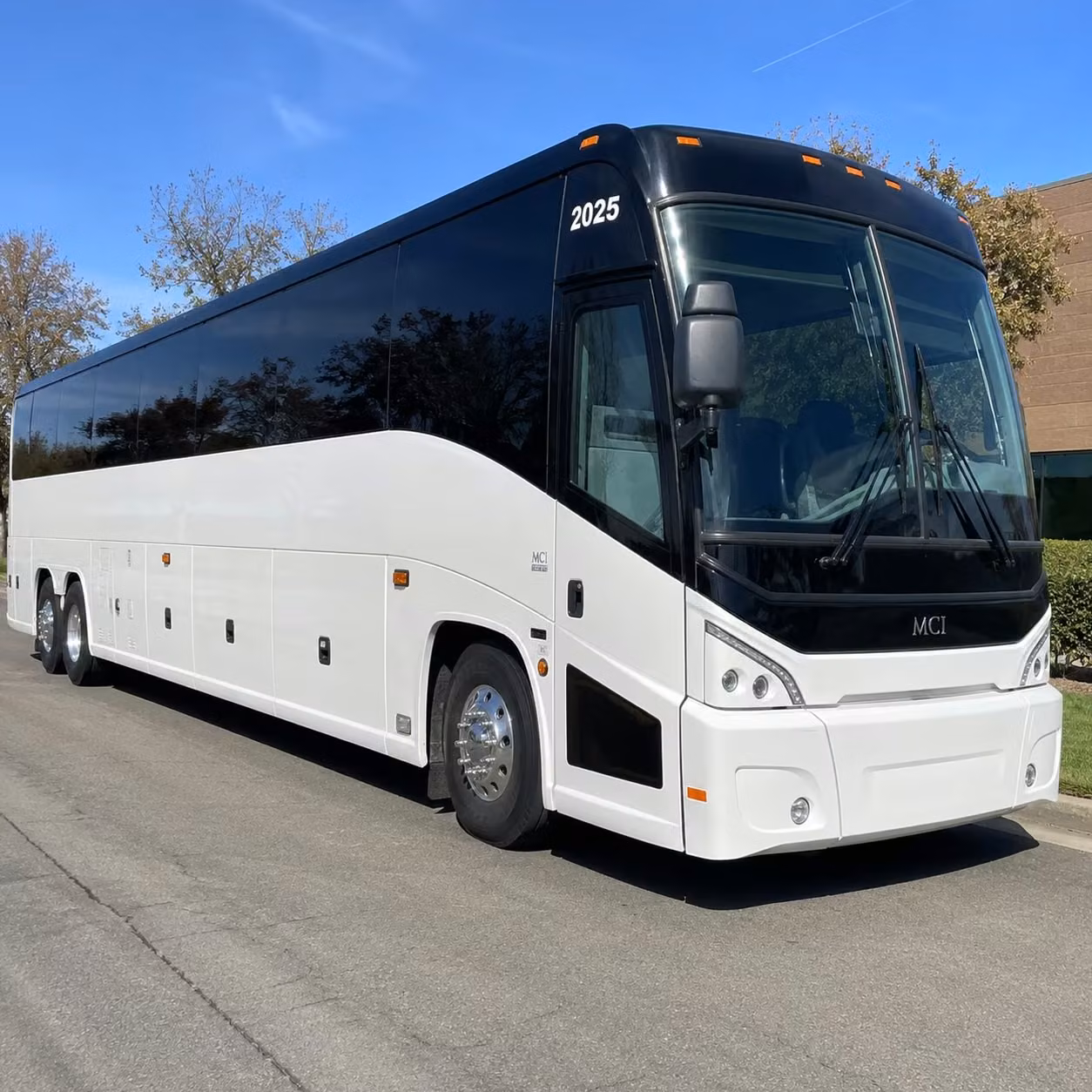 airport shuttle bus rentals to xna and beyond for fayetteville corporate groups